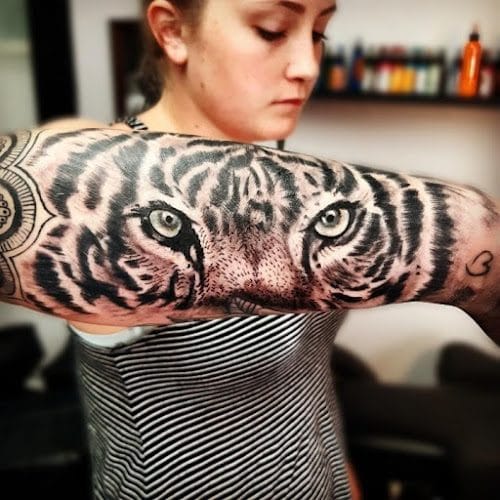Black Cloud Tattoo and Piercing