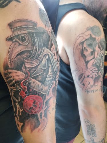 Cursed World tattoo and body piercing