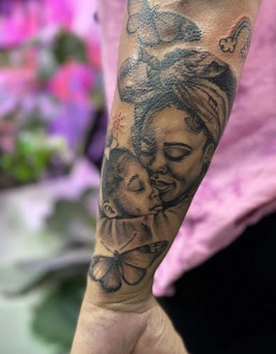 Nychelle Elise studios